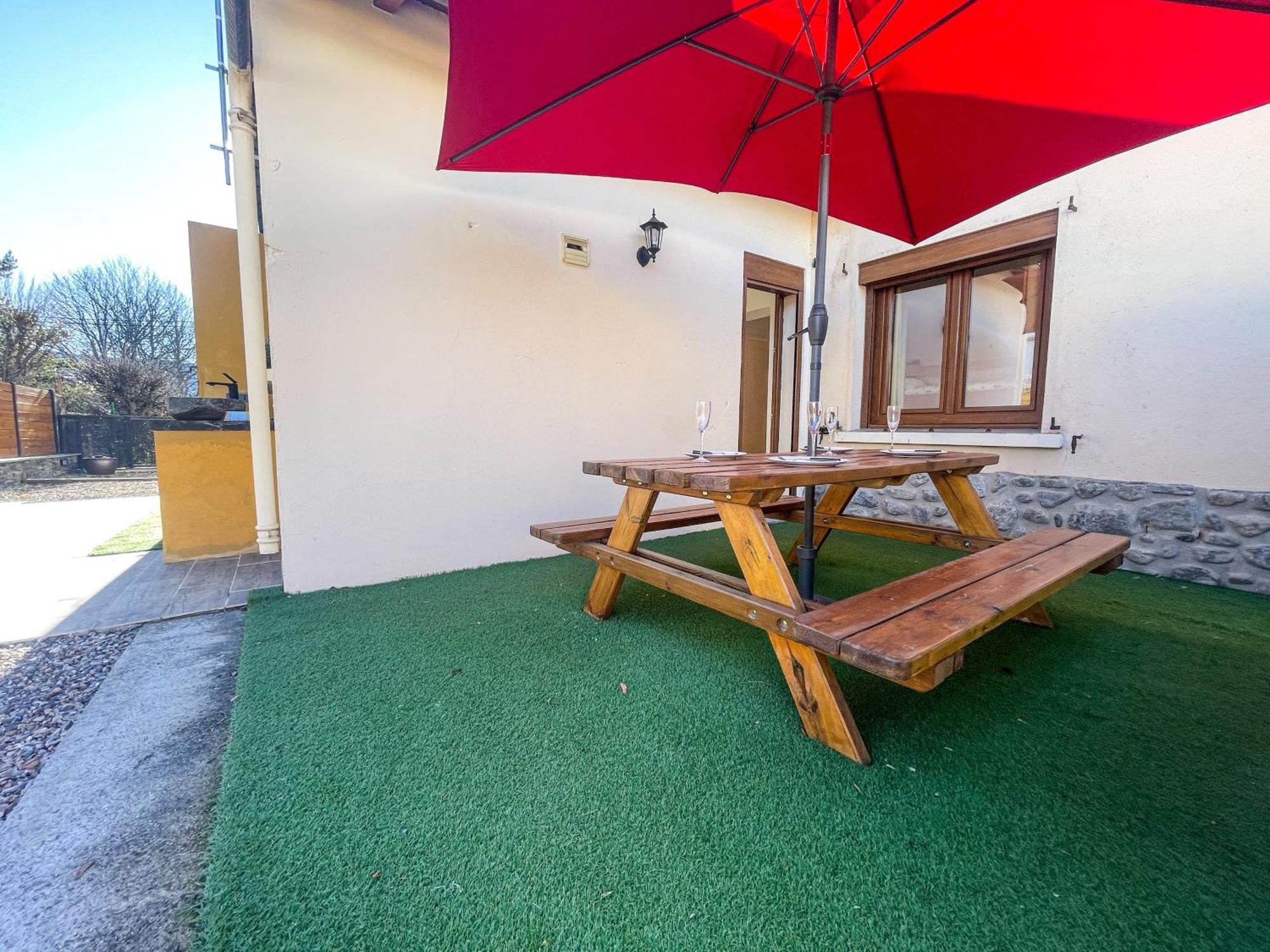 Bonita Casa. Gran Jardin. Con Wifi. Villa Bourg-Madame Exterior photo